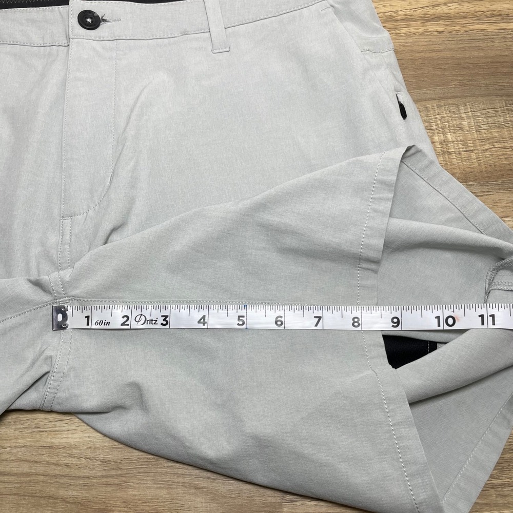 Vuori Aim Shorts Mens 36 Light Grey Performance Stretch V368 Golf Casual 8.5" - Picture 7 of 7